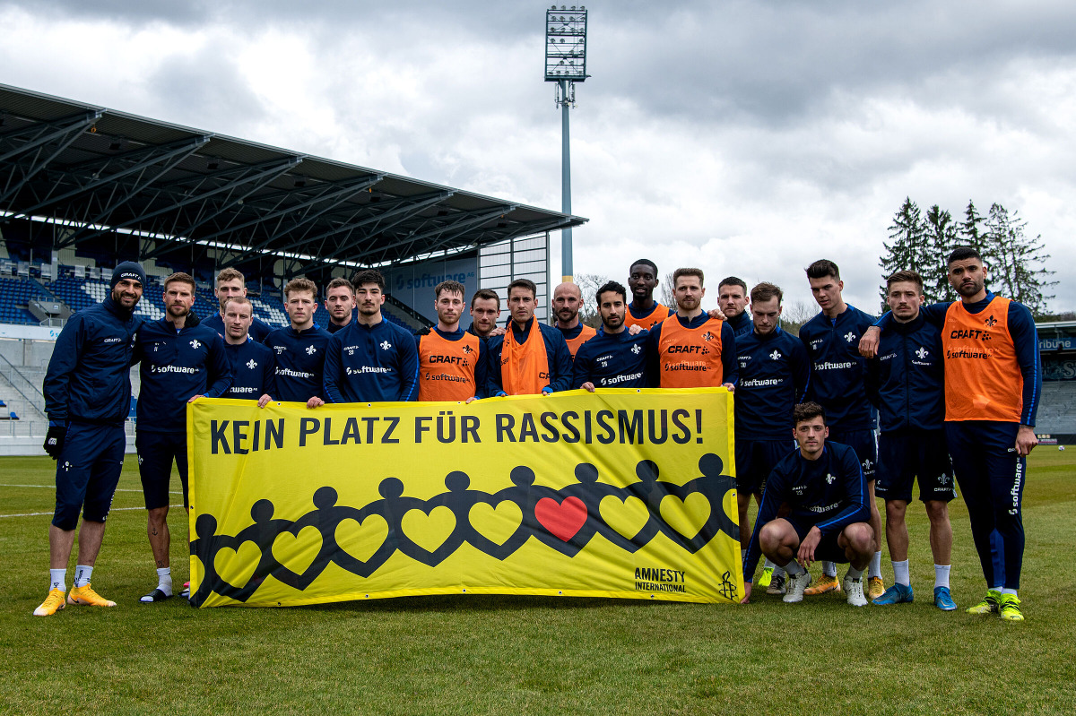 SV 98 und Amnesty International sagen „Kein Platz für Rassismus“