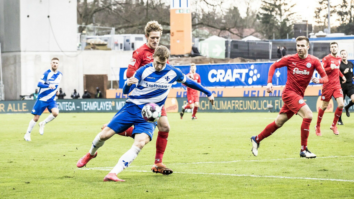 Lilien unterliegen Kiel