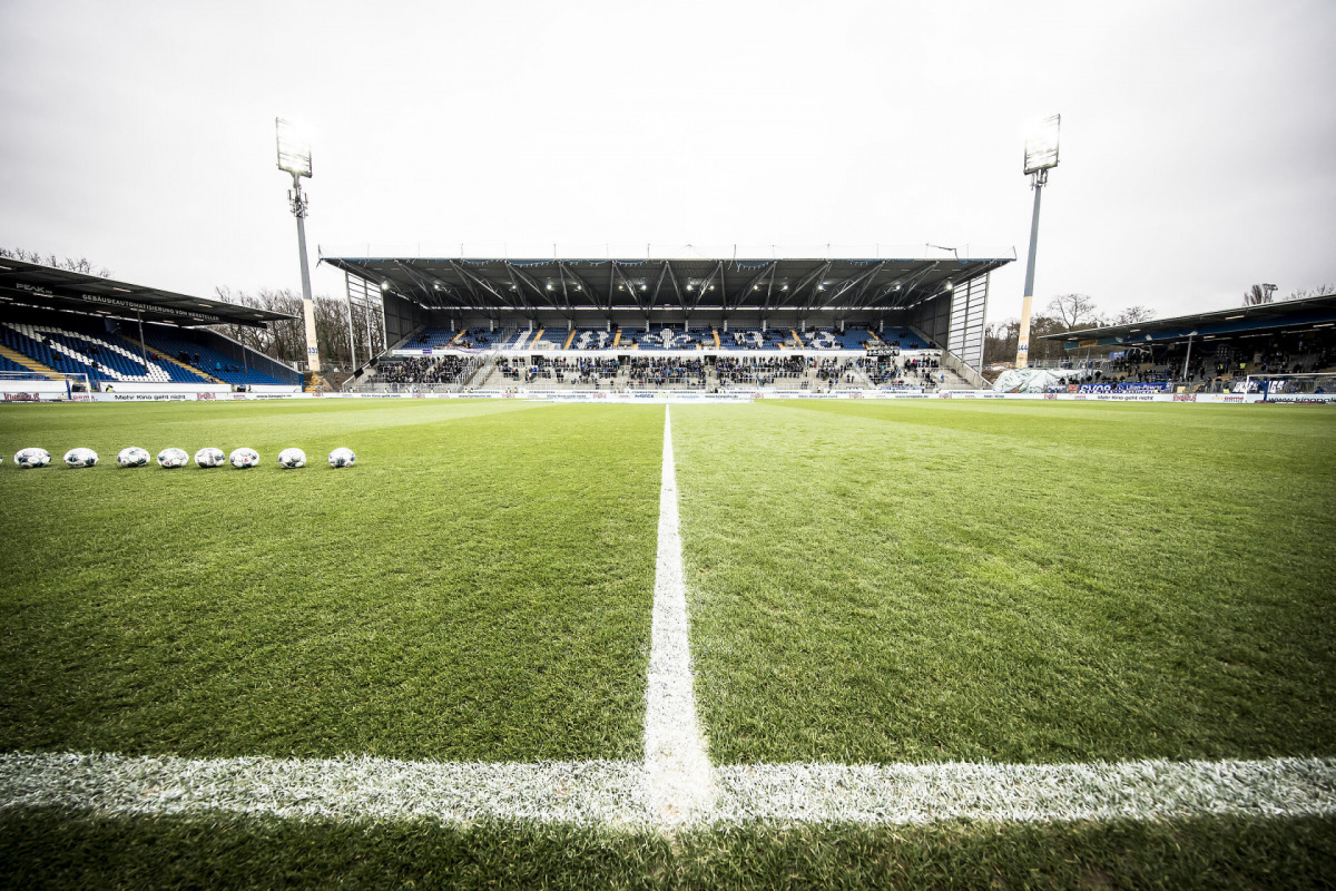 Jahn-Heimspiel vor 1.741 Zuschauern / Details zum Kartenprozedere