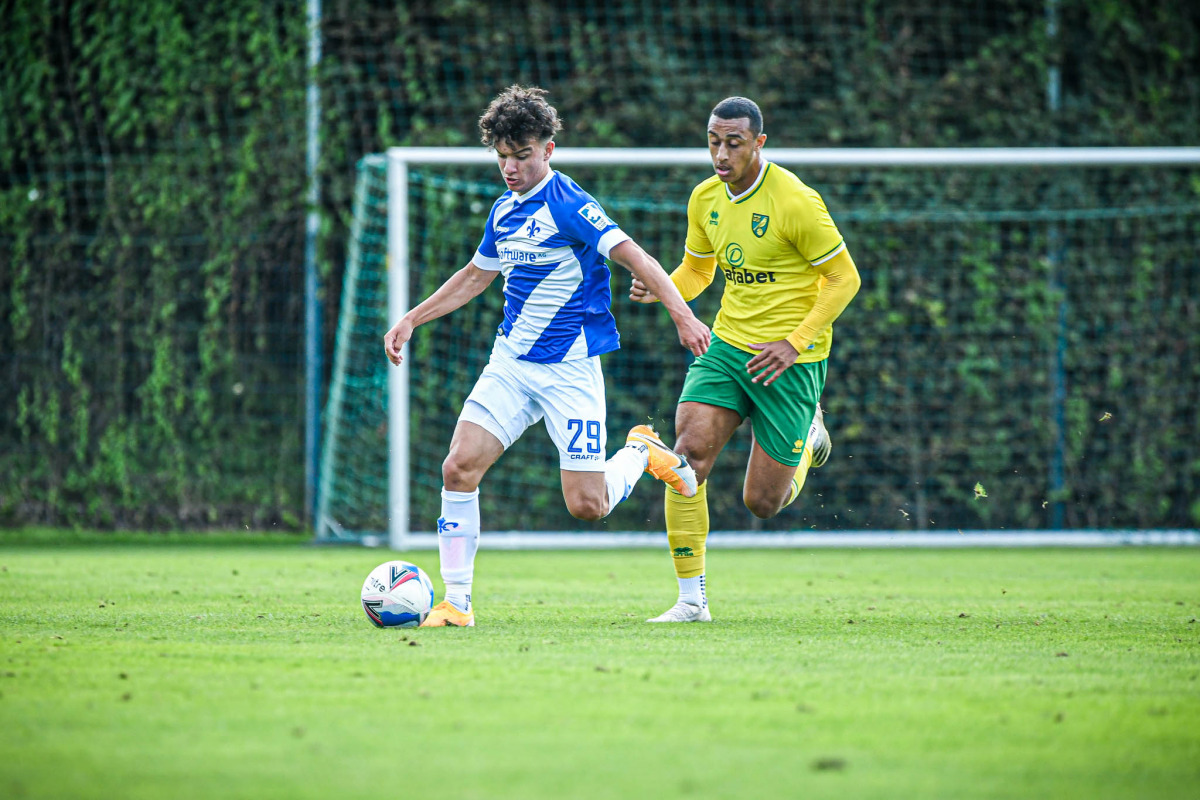 Crosthwaite: Verlängerung und Leihe