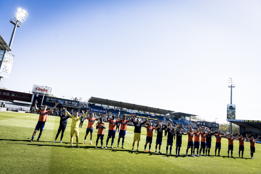 Lilien feiern den Sieg in Kiel