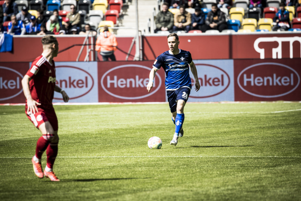 Fortuna Düsseldorf vs. SV Darmstadt 98: Jannik Müller am Ball