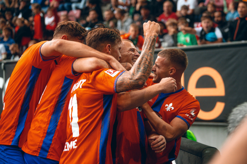 Darmstädter Torjubel nach dem 1:0 gegen den FC Augsburg