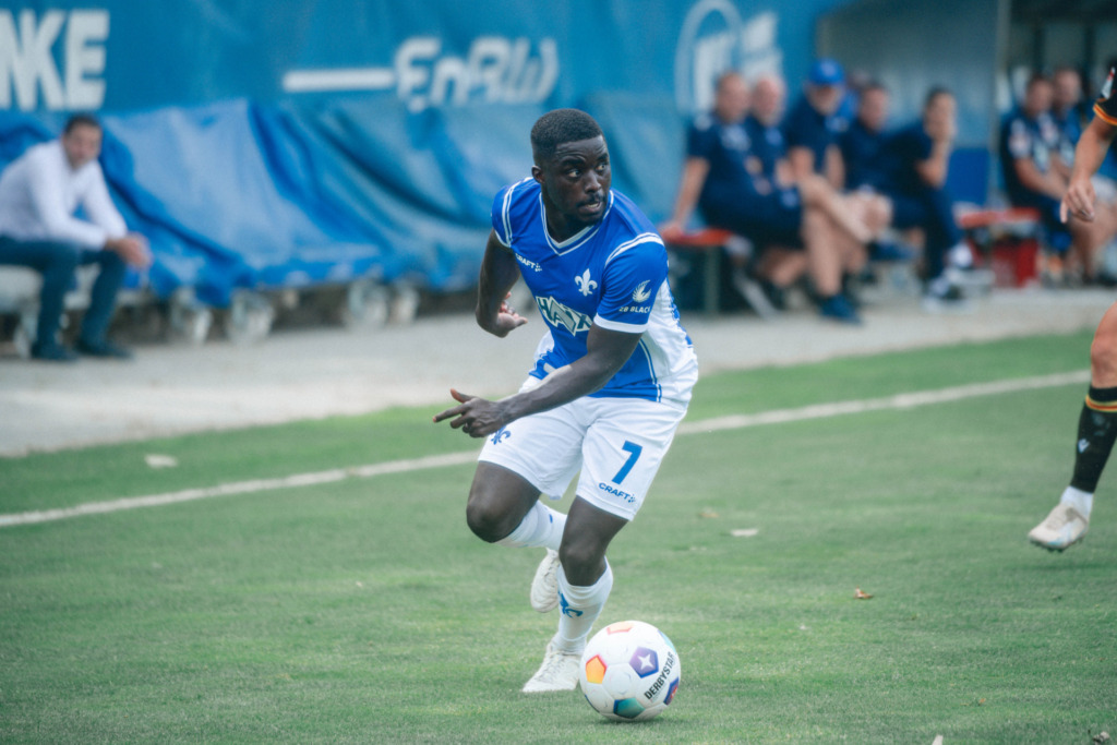 Braydon Manu im Spiel gegen den KSC