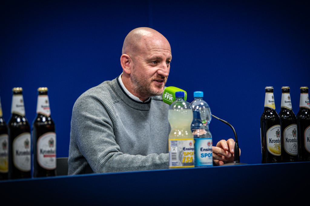 Trainer Torsten Lieberknecht auf der PK vor dem Spiel gegen den 1. FC Köln