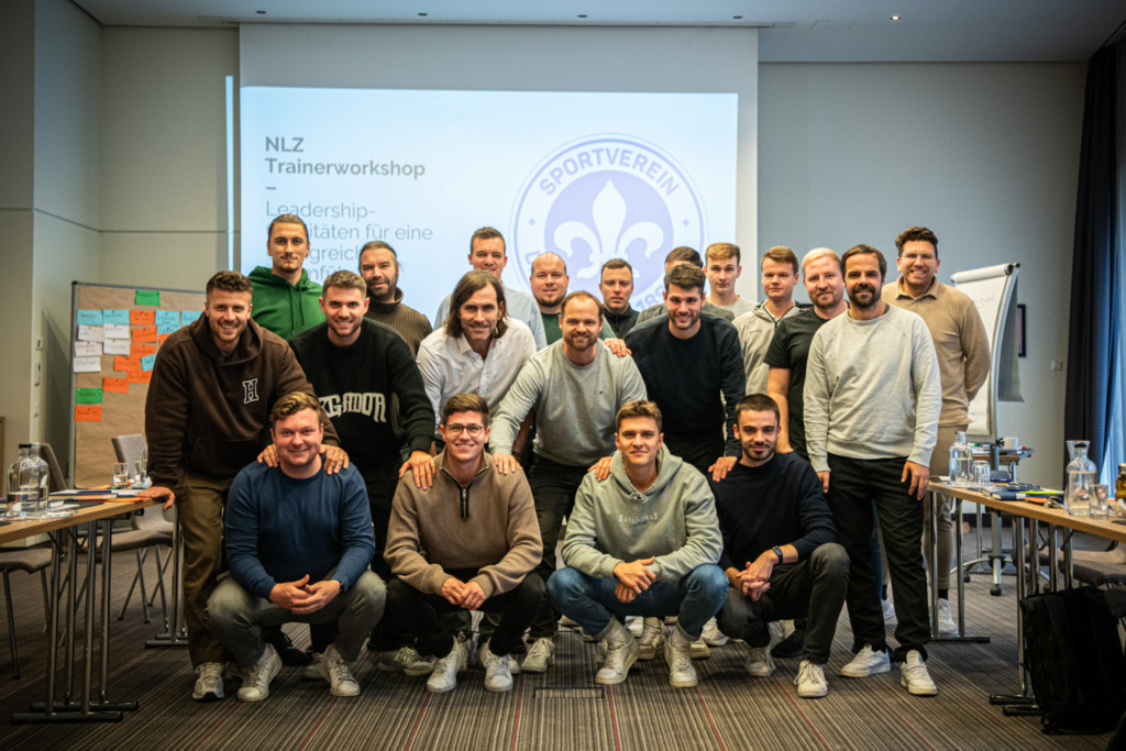 Gruppenfoto der Trainer des Darmstädter NLZ beim Trainer-Workshop