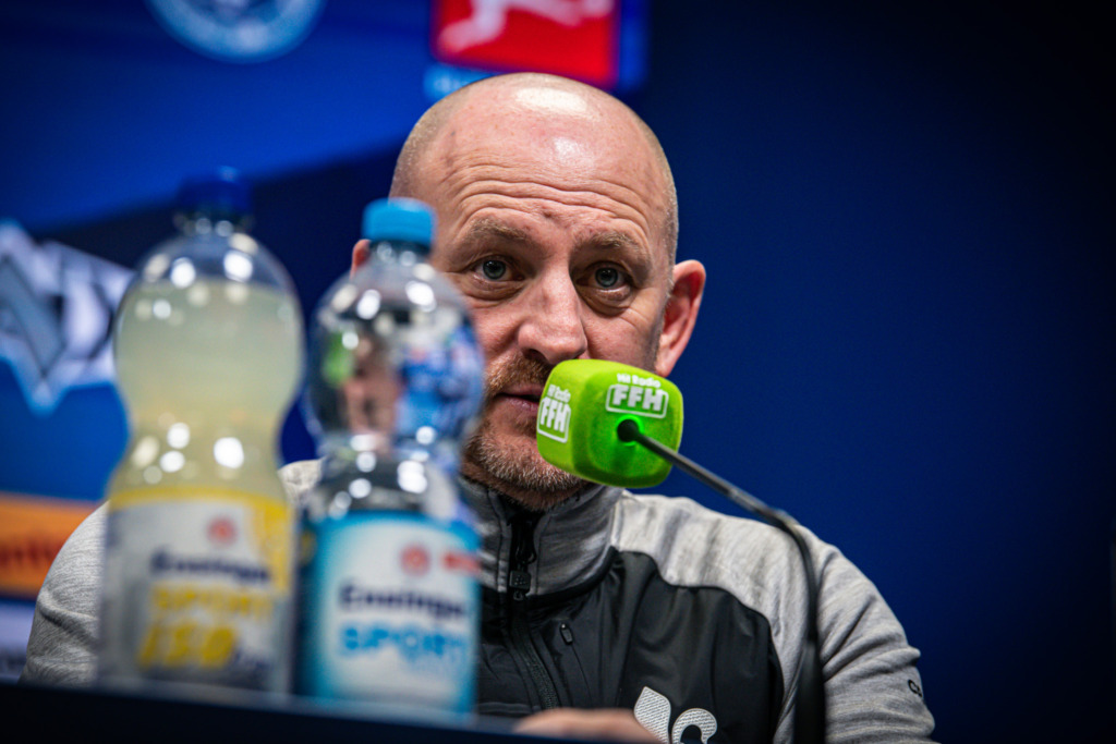Trainer Torsten Lieberknecht auf der PK vor dem Spiel gegen Heidenheim