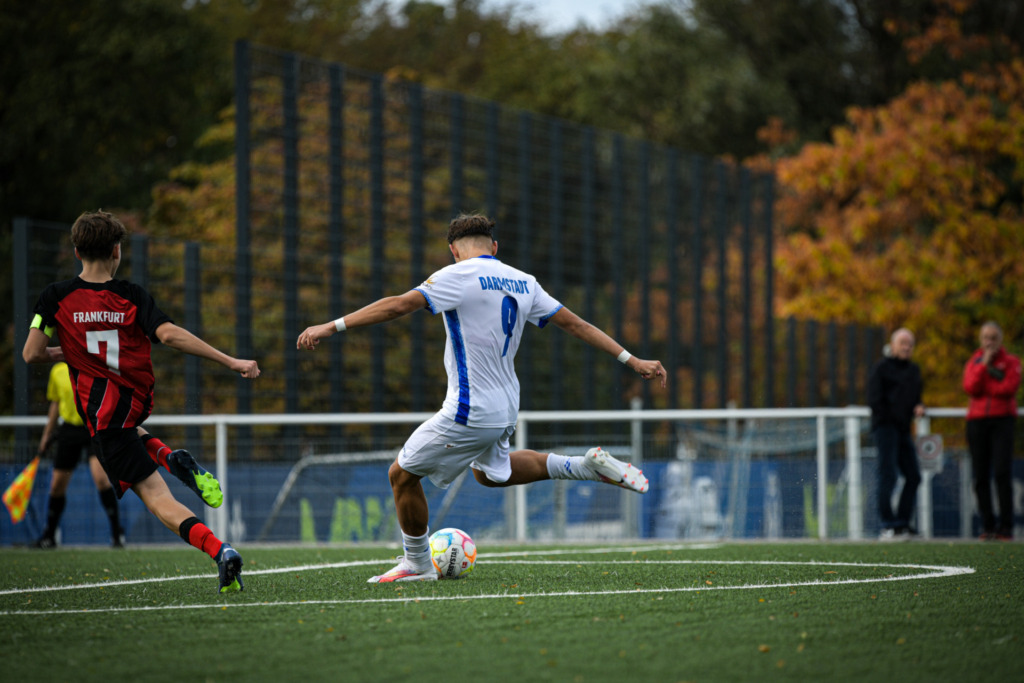 Die Nummer 9 der U17 im Derby gegen die SGE
