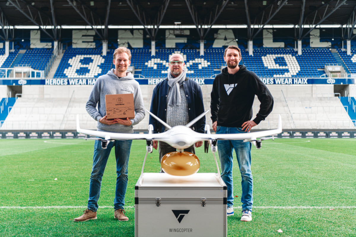 Als erster Fußballverein weltweit: SV 98 liefert Fan-Artikel per Drohne