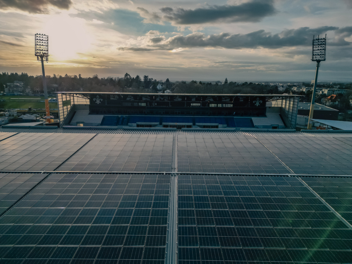 SV 98 puts the PV system into operation