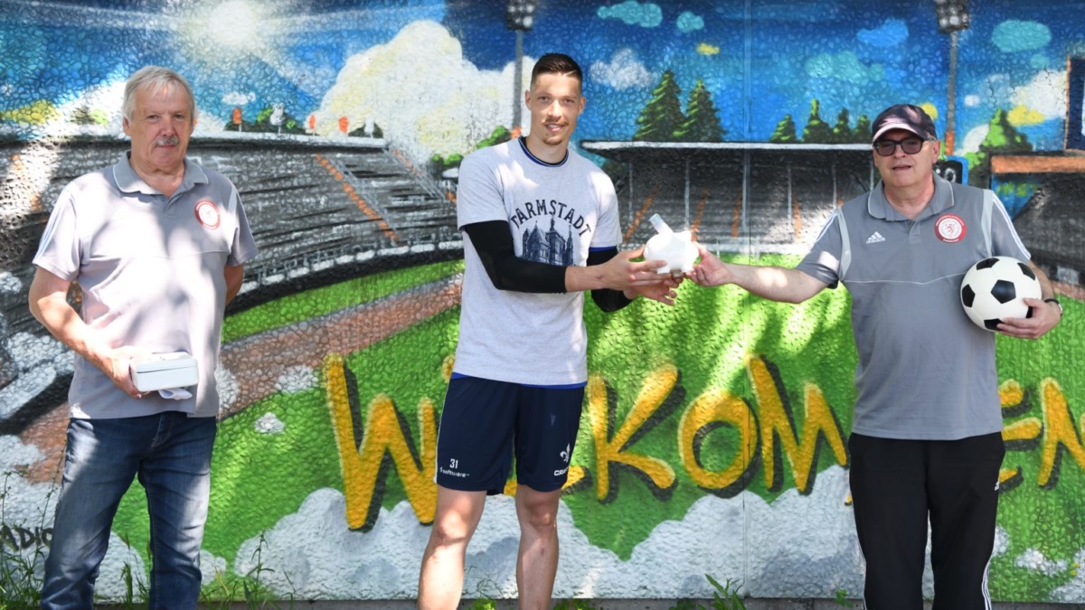 Lilien spenden Mannschaftskasse für den guten Zweck