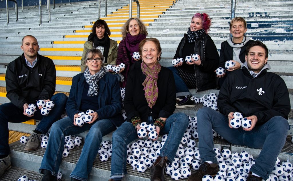 Adventskalender 6 – 2000 Mini-Softbälle für Neugeborene und ihre Familien in Darmstadt