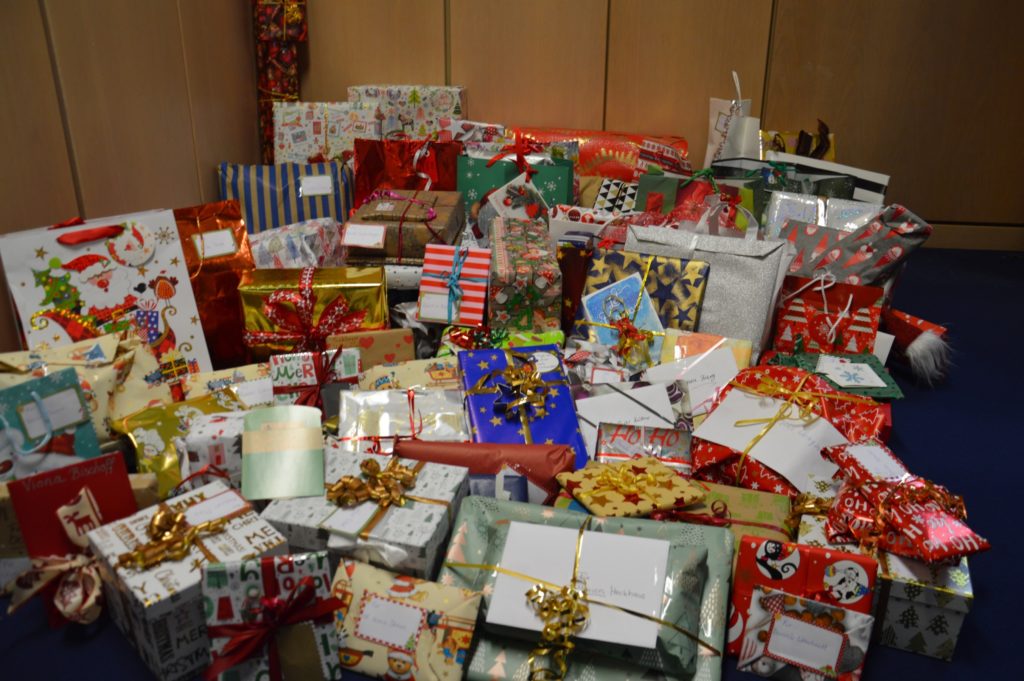 Adventskalender 19 – „Wünsch dir was!“ Geschenkübergabe mit der Software AG