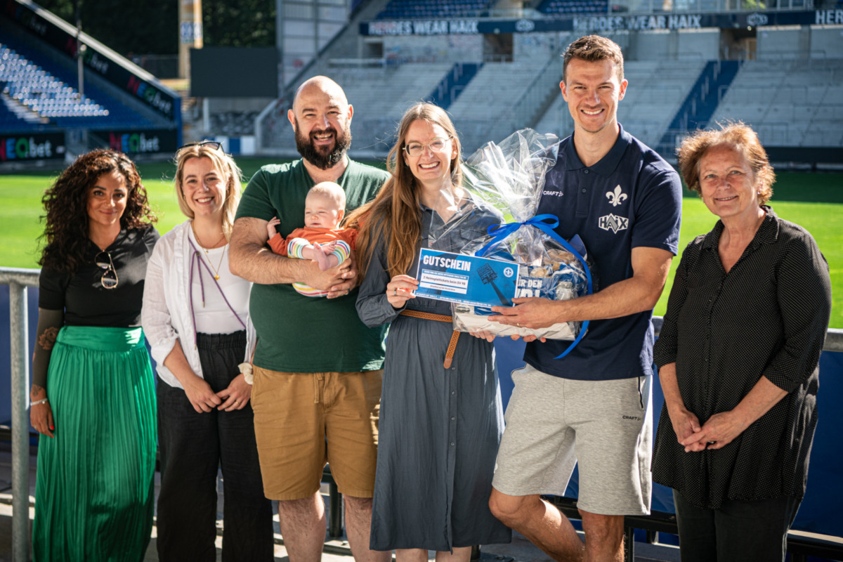 Protect children – support families: Zimmermann presents gifts