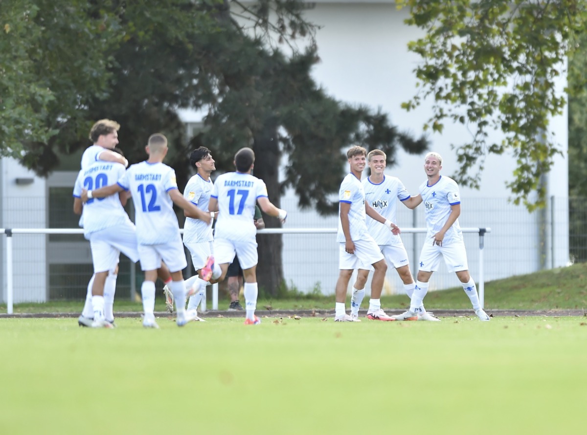 U21 celebrates away win