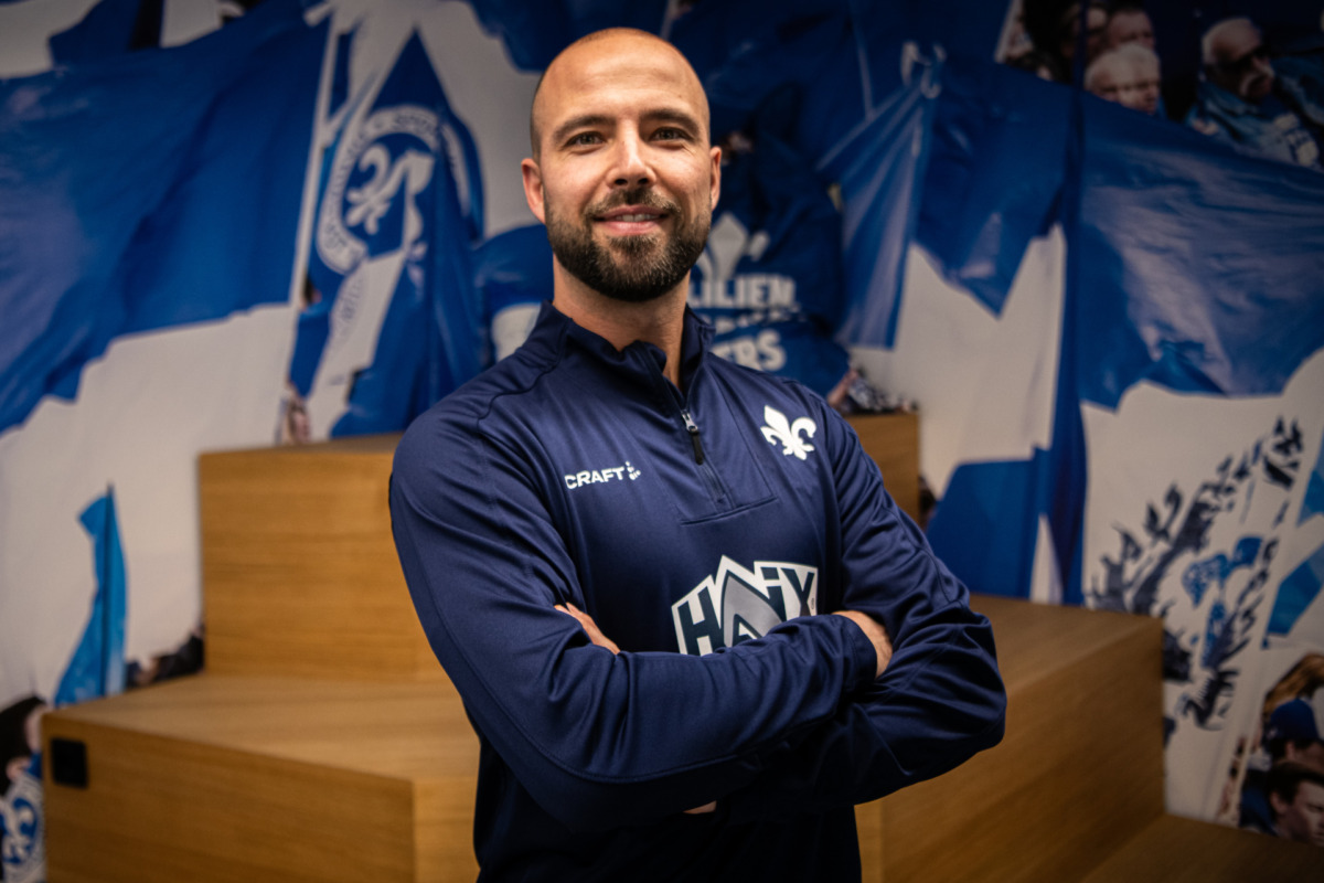 Alexander Kynaß looks after goalkeeper team