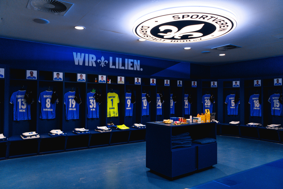 Three changes in the starting eleven