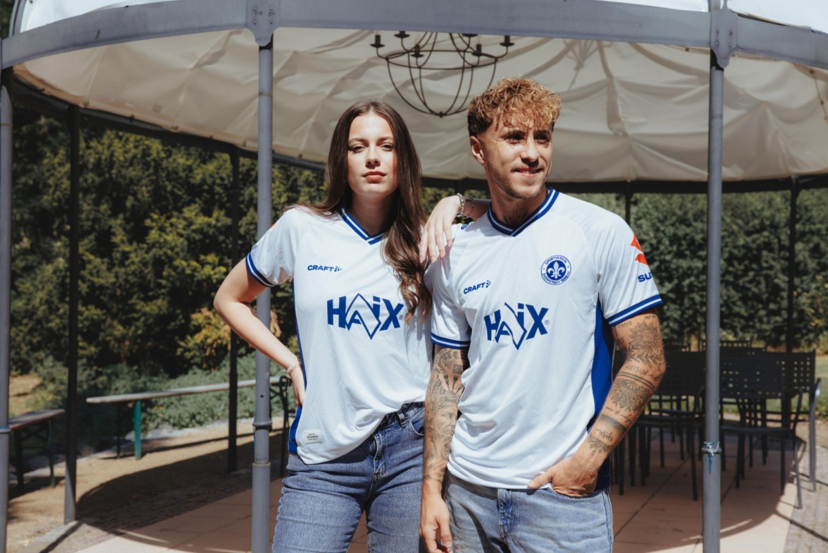 With V-neck and club logo – the new away jersey of SV 98
