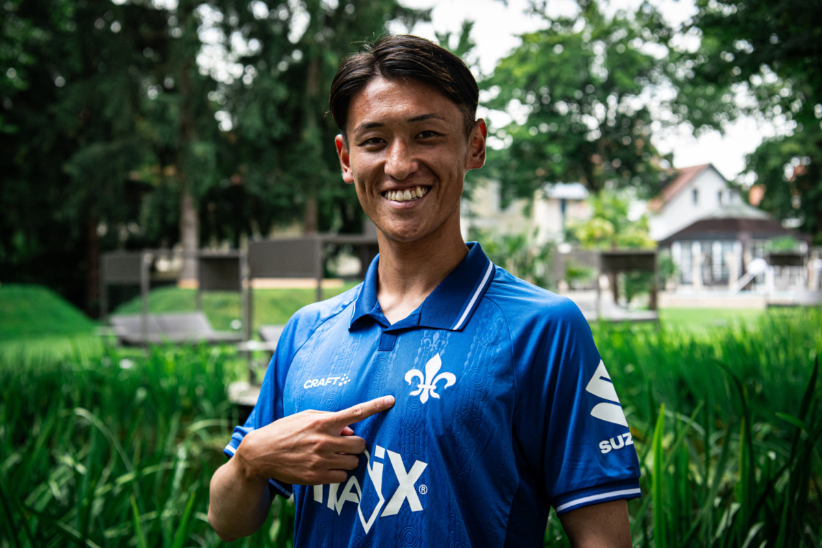 Akiyama joins the Lilies on loan