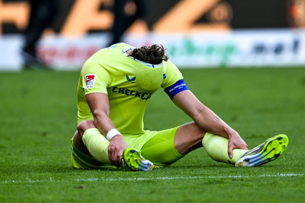 Fabian Reese (Hertha BSC, #11) ist enttäuscht nach dem Unentschieden