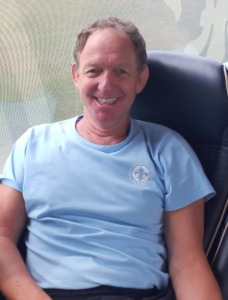 Freddy Heß lacht in die Kamera.