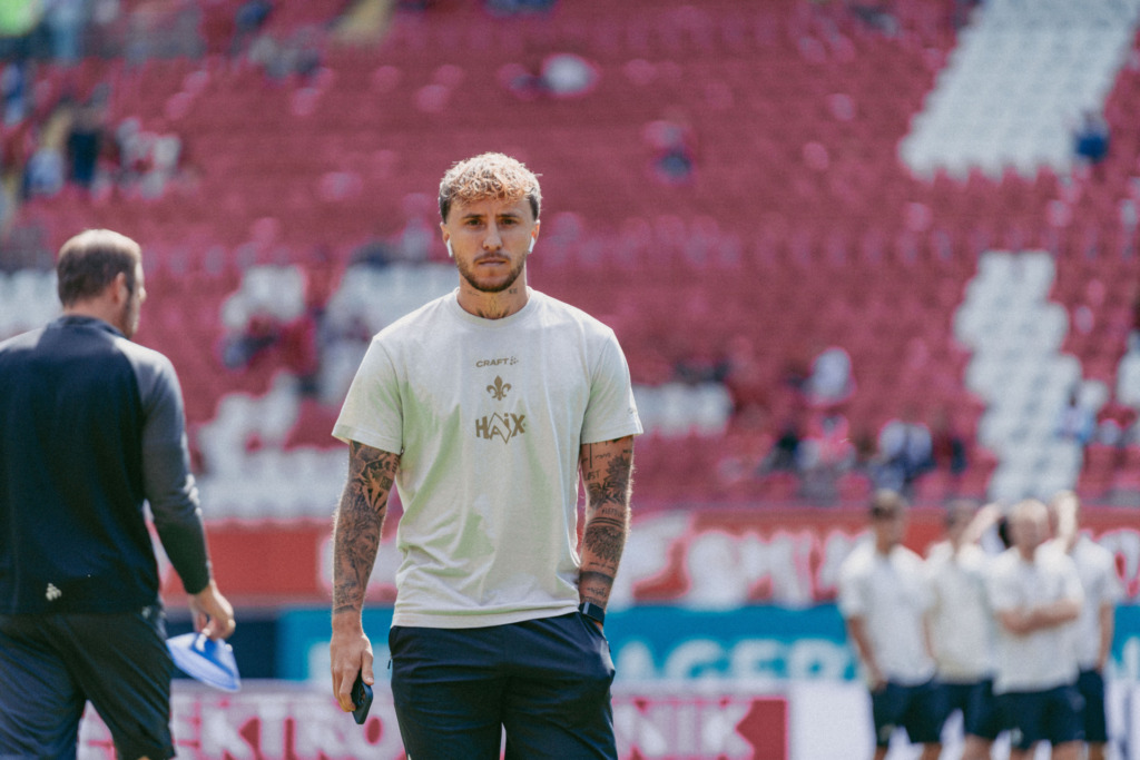 Luca Marseiler vor dem Spiel des SV Darmstadt 98 gegen den 1. FC Kaiserslautern.