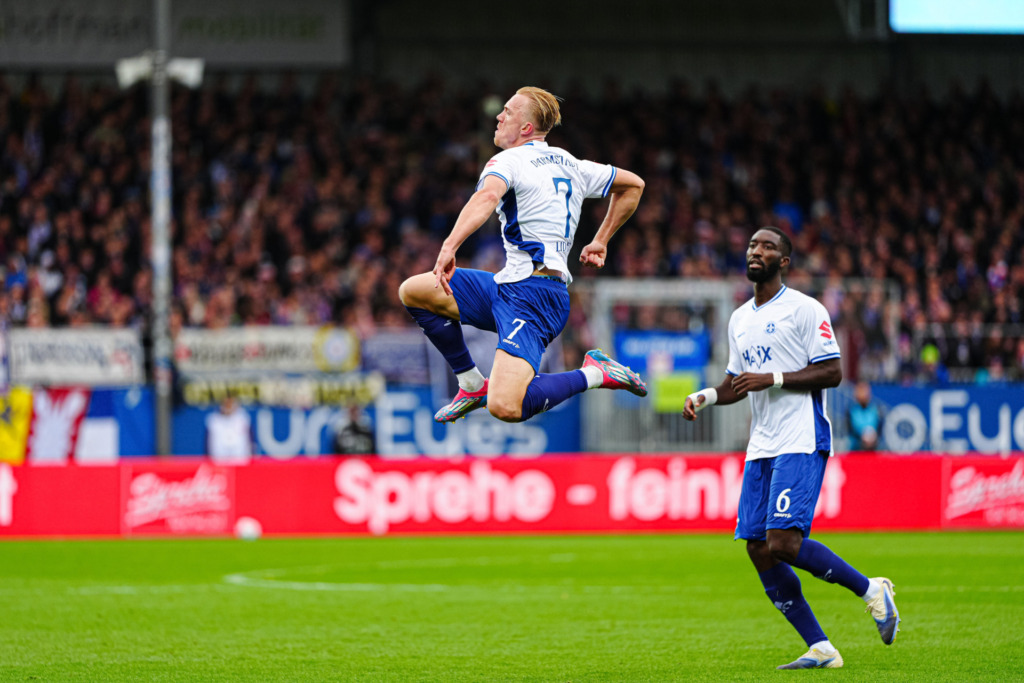 Torjubel nach Tor zum 0:1 Isac Lidberg