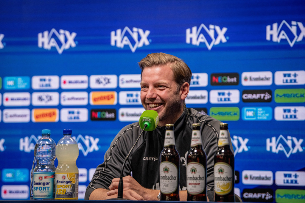 Florian Kohfeldt auf der Pressekonferenz vor dem Duell mit Arminia Bielefeld