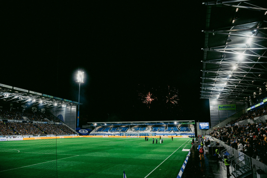 Das Böllenfalltor während der UnderDogs Chroeo mit Feuerwerk