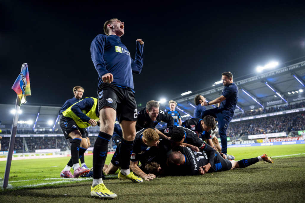Sc Paderborn jubelt im heimischen Stadion