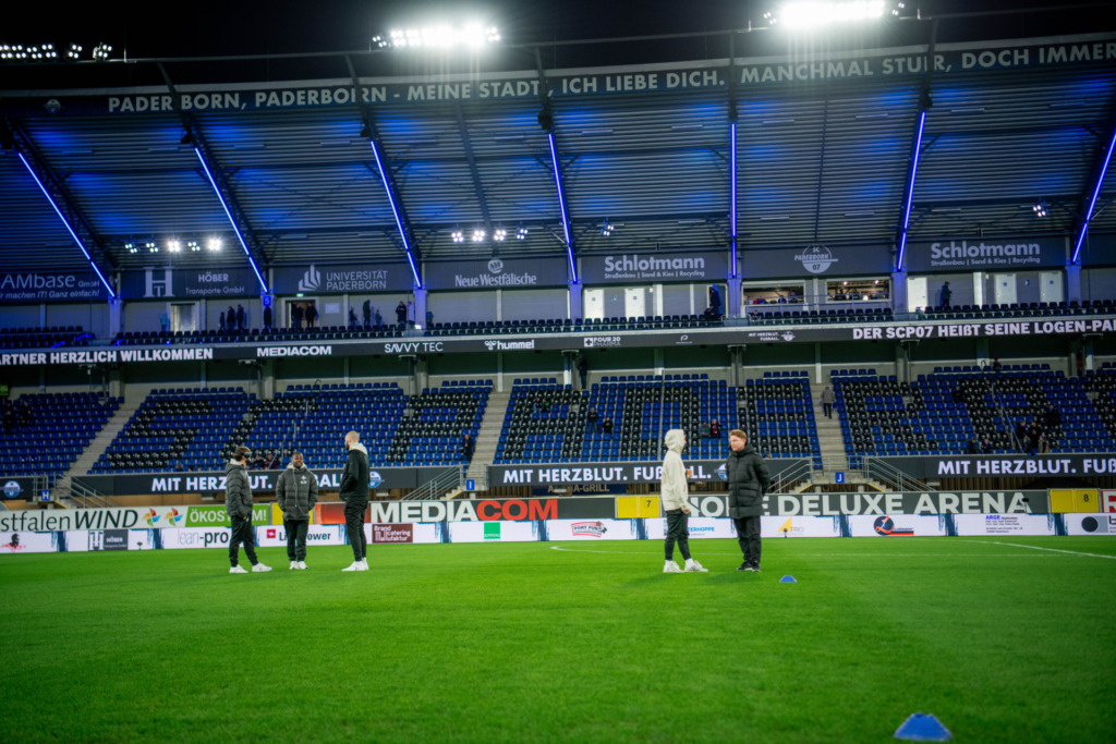 Auswärtsspiel in der Home-Deluxe-Arena in Paderborn