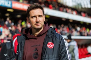 Miroslav Klose (Trainer / 1.FC Nuernberg), 1. FC Kaiserslautern vs 1. FC Nuernberg, Fussball, 2. Bundesliga, 8.Spieltag, Saison 2025/2026, 26.10.2025