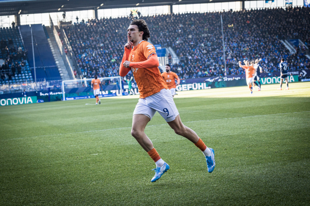 Fraser Hornby bejubelt seinen Treffer zum 1:0 gegen den VfL Bochum.