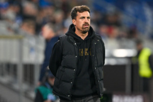 Thomas Stamm (Dynamo Dresden, Trainer) schaut nachdenklich