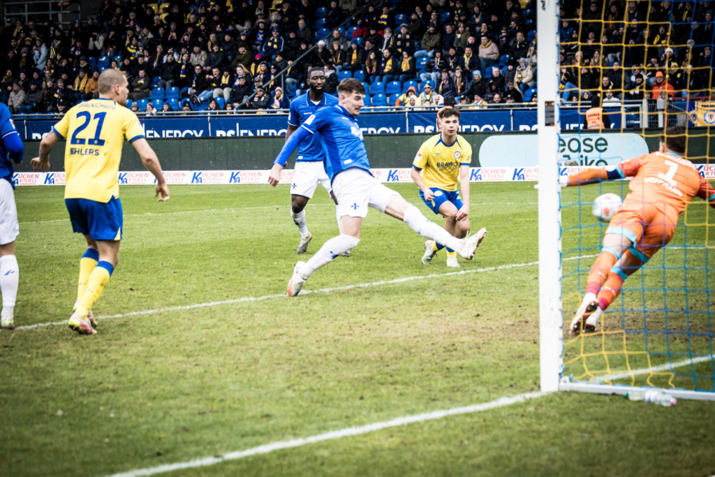 Matej Maglica trifft zum 2:2.