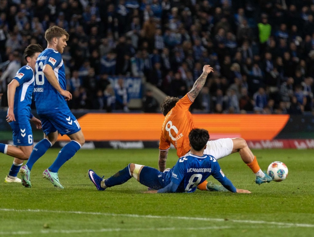 Luca Marseiler im Zweikampf.