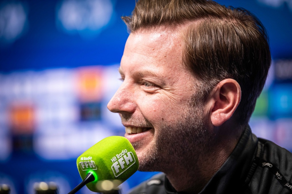 Florian Kohfeldt auf der Pressekonferenz vor dem Heimspiel der Lilien gegen Schalke 04.