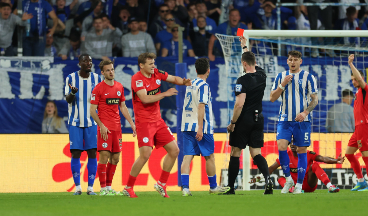 Ein Spiel Sperre für Pfeiffer