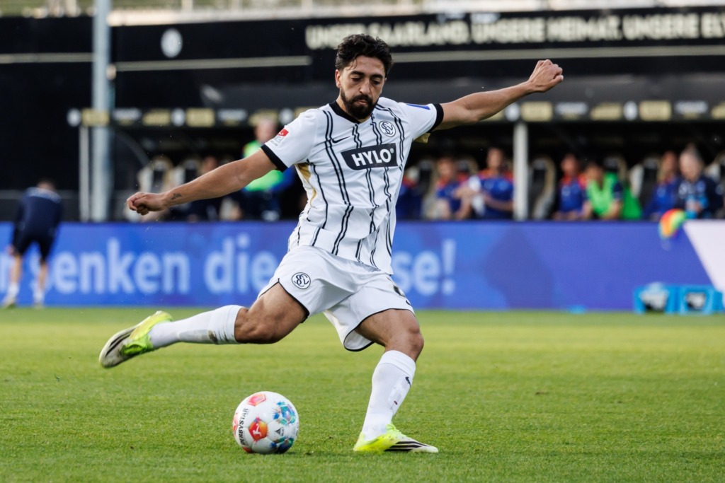 Immanuel Pherai schließt ab