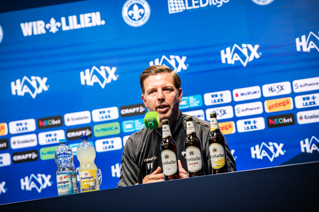 Florian Kohfeldt auf der Pressekonferenz vor dem Heimspiel gegen Elversberg