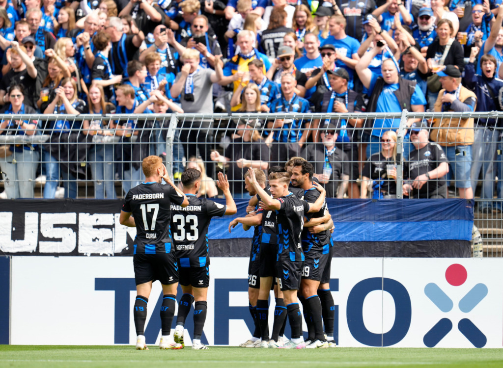 Die Spieler des SC Paderborn im Torjubel