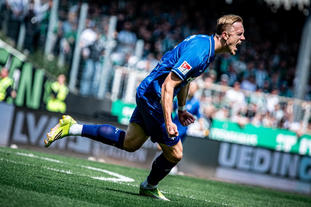 Isac Lidberg bejubelt seinen Treffer gegen Münster