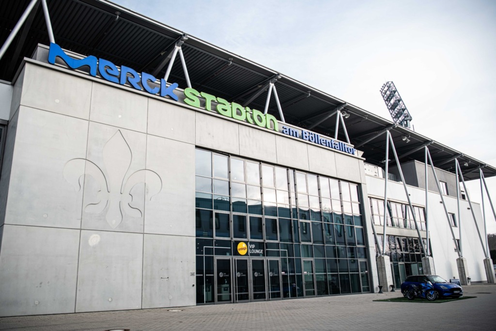 Das Merck-Stadion am Böllenfalltor
