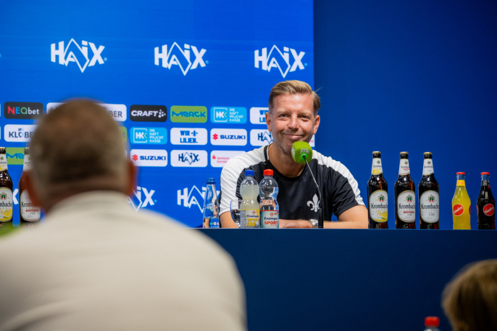 Florian Kohfeldt auf der Pressekonferenz vor dem Heimspiel gegen Holstein Kiel